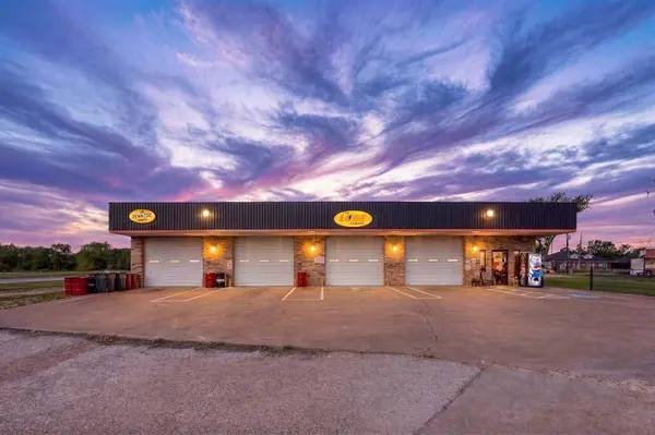 319 W Lennon Drive, Emory, TX 75440