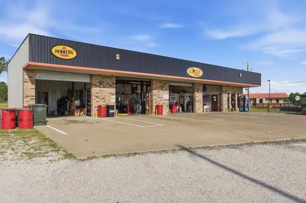 319 W Lennon Drive, Emory, TX 75440