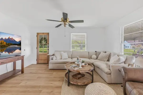 1100 Rs County Road 3150, Emory, TX 75440