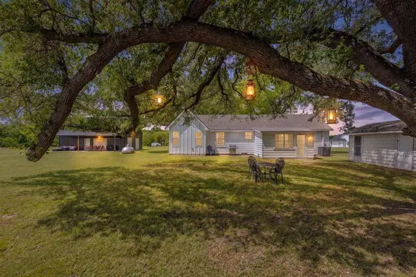 1100 Rs County Road 3150, Emory, TX 75440