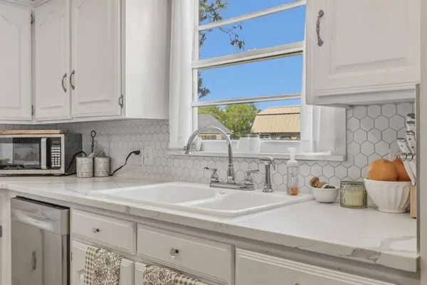 1100 Rs County Road 3150, Emory, TX 75440