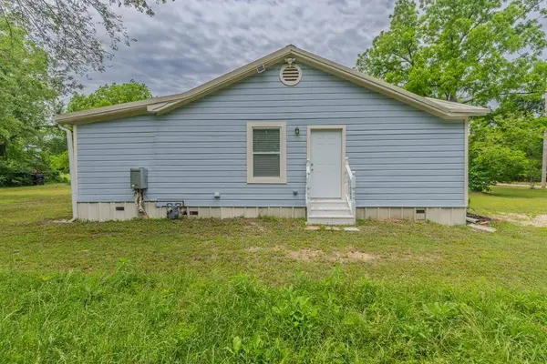 208 Lee Ivie Lane, Emory, TX 75440