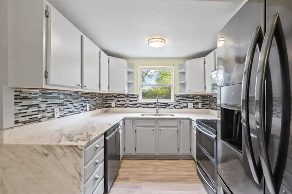 208 Lee Ivie Lane, Emory, TX 75440