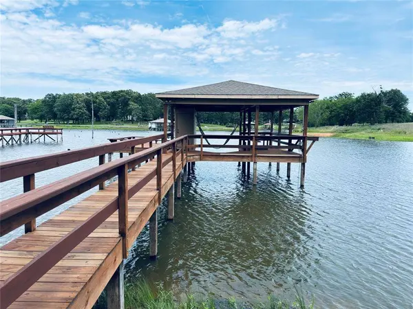 361 Rs County Road 3390, Emory, TX 75440