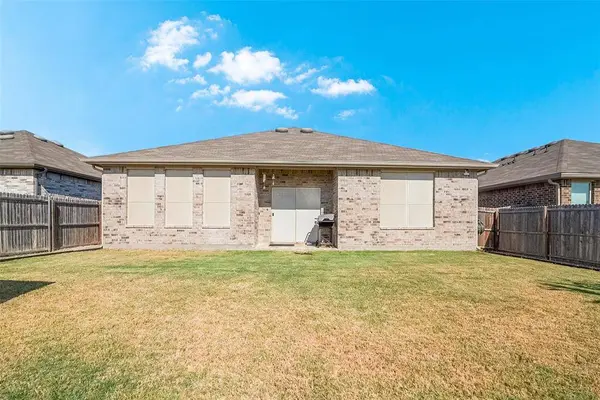 1048 Waverly Drive, Van Alstyne, TX 75495