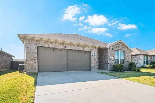 1048 Waverly Drive, Van Alstyne, TX 75495