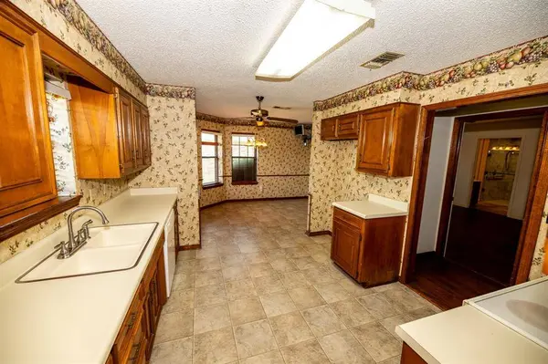 104 Cedar Springs Boulevard, Sulphur Springs, TX 75482