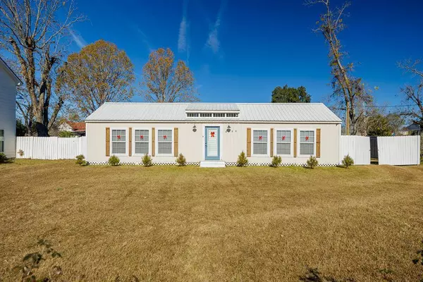 8299 MAIN ST, Ray City, GA 31645