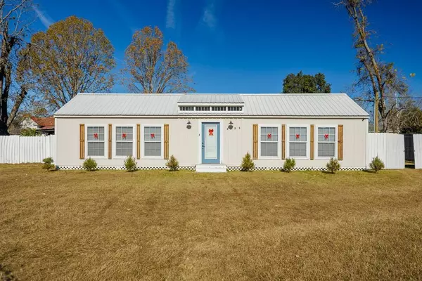 8299 MAIN ST, Ray City, GA 31645