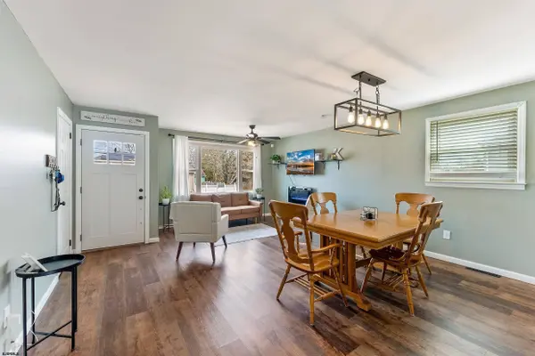 5 W Lee Ave, Absecon, NJ 08201