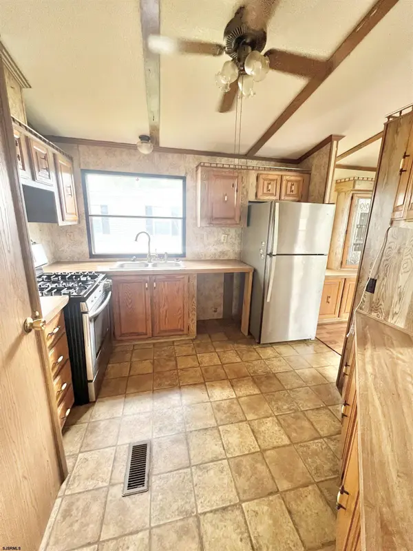 7 Fawn Dr, Mullica Township, NJ 08215