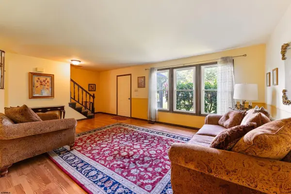 208 Crestview Ave, Galloway Township, NJ 08205
