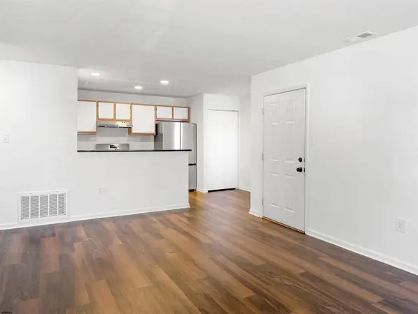38 Driftwood Ct, Smithville, NJ 08205