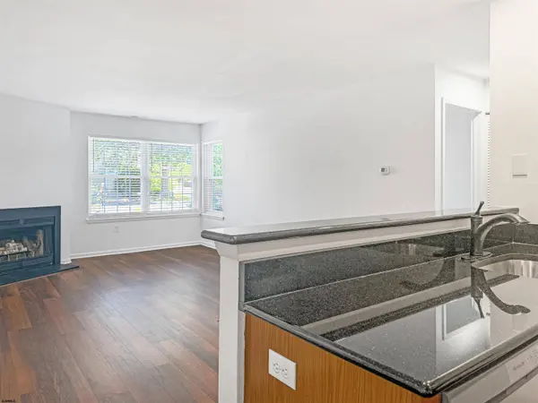 38 Driftwood Ct, Smithville, NJ 08205