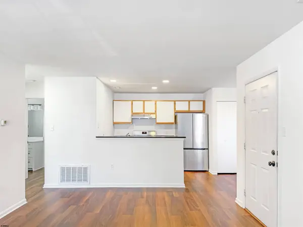 38 Driftwood Ct, Smithville, NJ 08205