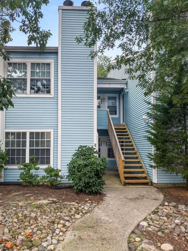 621 E Lakefront Cir