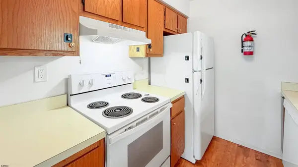 10 Waterview #10, Smithville, NJ 08205