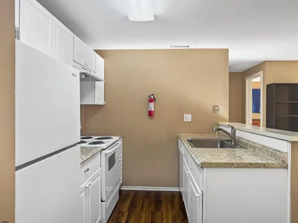 250 Meadowridge Road, Galloway Township, NJ 08205