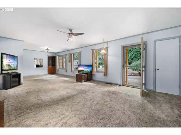 710 NE SOUTH SHORE RD, Portland, OR 97211