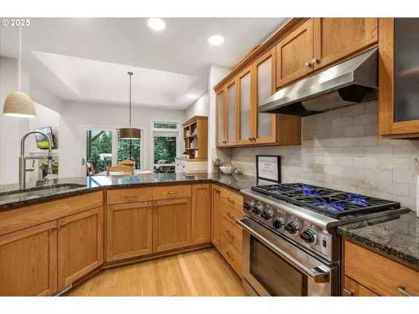 12 MORNINGVIEW LN, Lake Oswego, OR 97035