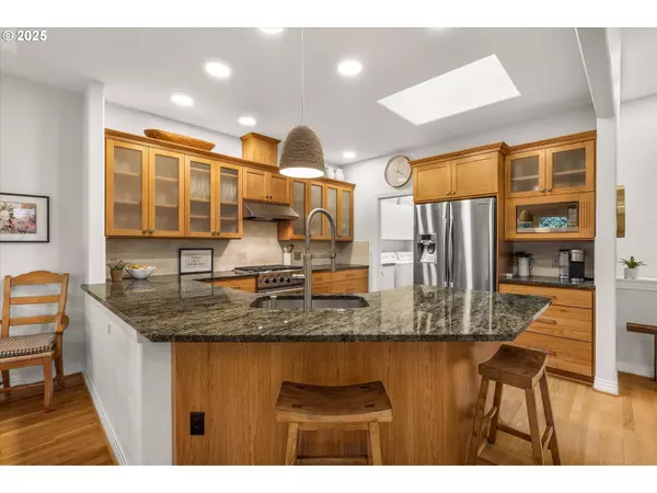 12 MORNINGVIEW LN, Lake Oswego, OR 97035