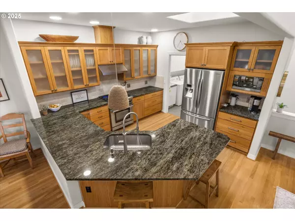 12 MORNINGVIEW LN, Lake Oswego, OR 97035