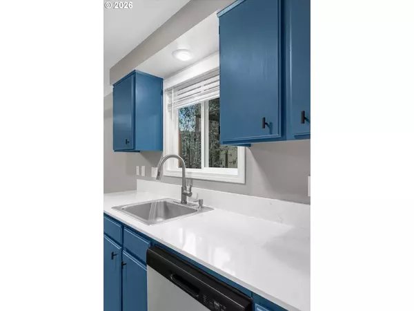 1587 SE OAK GROVE BLVD, Milwaukie, OR 97267