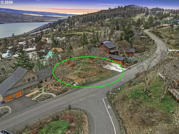 895 5TH AVE, Mosier, OR 97040