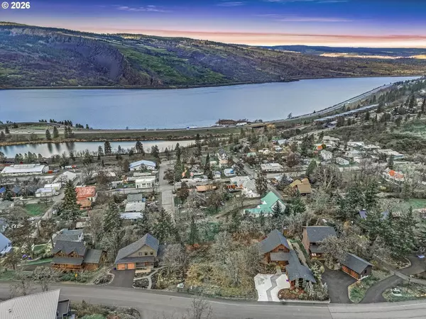 895 5TH AVE, Mosier, OR 97040