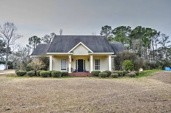 118 Foxworth Trl, Nashville, GA 31639