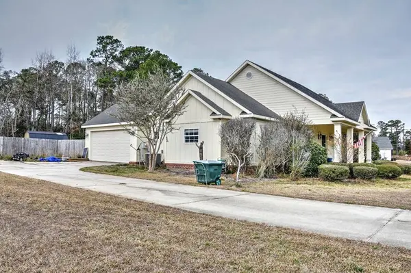 118 Foxworth Trl, Nashville, GA 31639