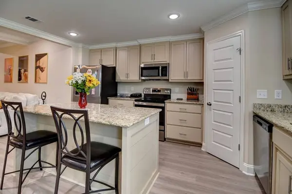 2048 Meadow Cove Dr, Valdosta, GA 31605