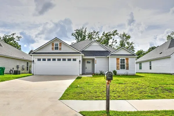2048 Meadow Cove Dr, Valdosta, GA 31605