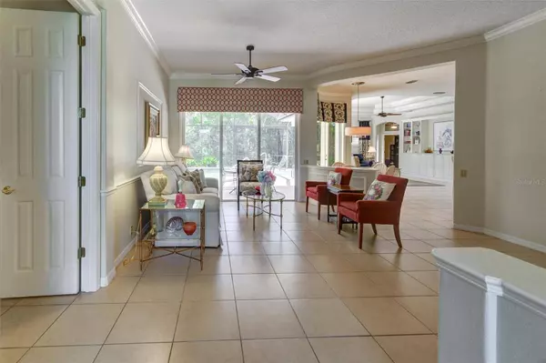 8005 ROYAL BIRKDALE CIR, Lakewood Ranch, FL 34202