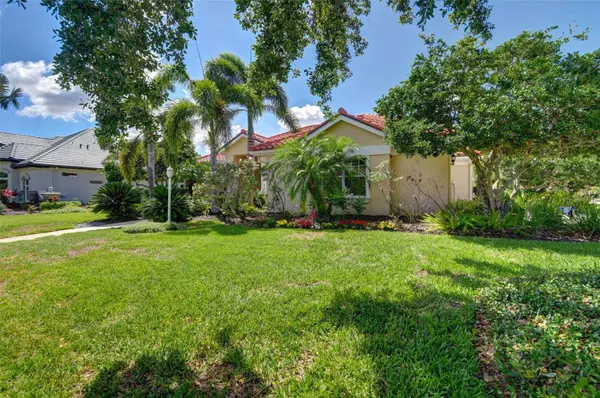 8005 ROYAL BIRKDALE CIR, Lakewood Ranch, FL 34202