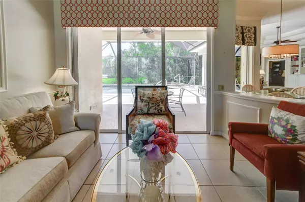 8005 ROYAL BIRKDALE CIR, Lakewood Ranch, FL 34202