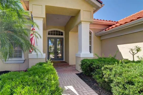 8005 ROYAL BIRKDALE CIR, Lakewood Ranch, FL 34202