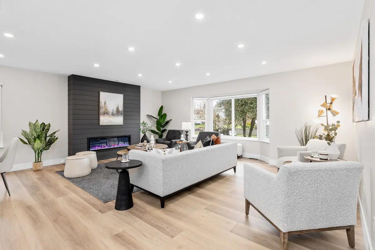 2466 Tolmie Ave, Coquitlam, BC V3K 3E7