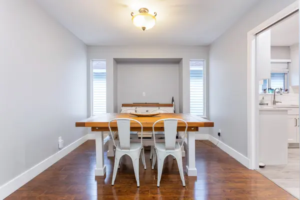 2230 Hawthorne Ave, Port Coquitlam, BC V3C 1W6