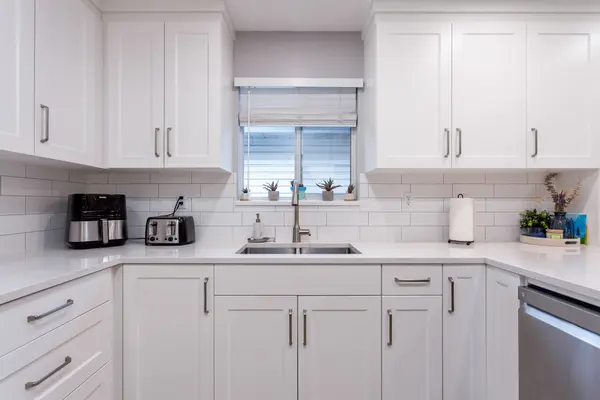 2230 Hawthorne Ave, Port Coquitlam, BC V3C 1W6