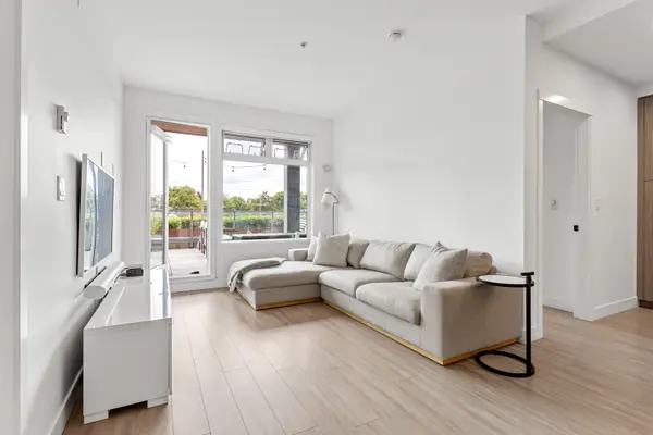 2408 Grant St #201, Vancouver, BC V5K 3G4