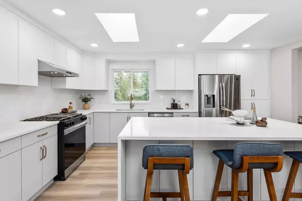 2466 Tolmie AVE, Coquitlam, BC V3K 3E7