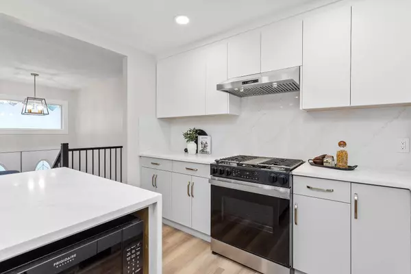 2466 Tolmie AVE, Coquitlam, BC V3K 3E7