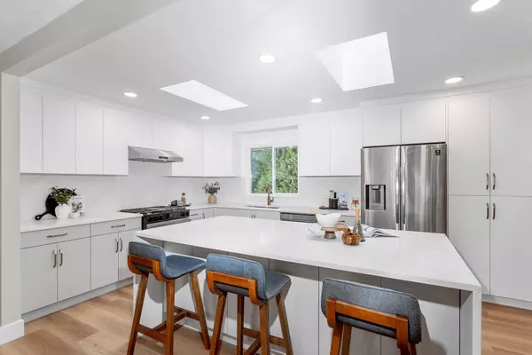 2466 Tolmie AVE, Coquitlam, BC V3K 3E7