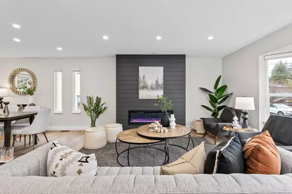 2466 Tolmie Ave, Coquitlam, BC V3K 3E7