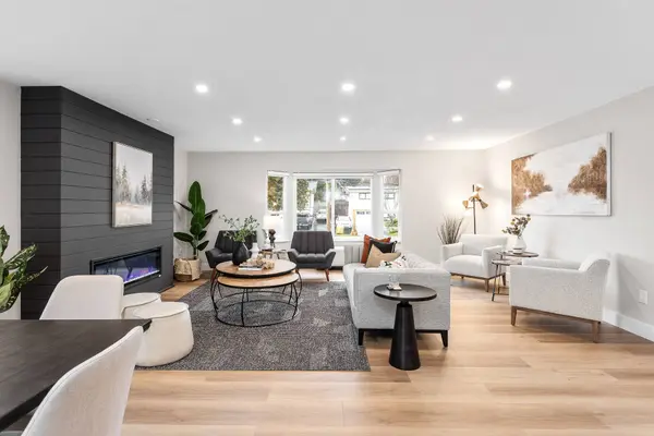 2466 Tolmie Ave, Coquitlam, BC V3K 3E7
