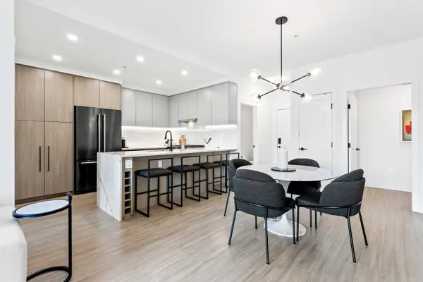 2408 Grant St #201, Vancouver, BC V5K 3G4