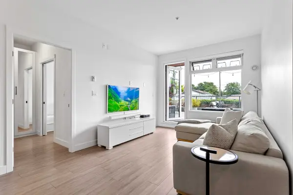 2408 Grant St #201, Vancouver, BC V5K 3G4