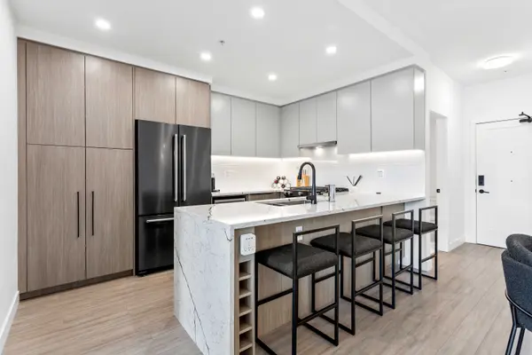 2408 Grant St #201, Vancouver, BC V5K 3G4