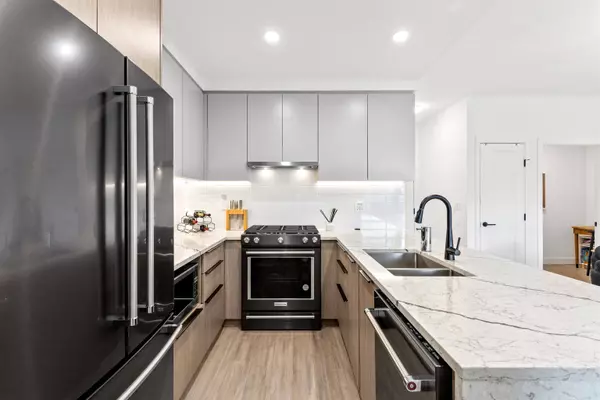 2408 Grant ST #201, Vancouver, BC V5K 3G4